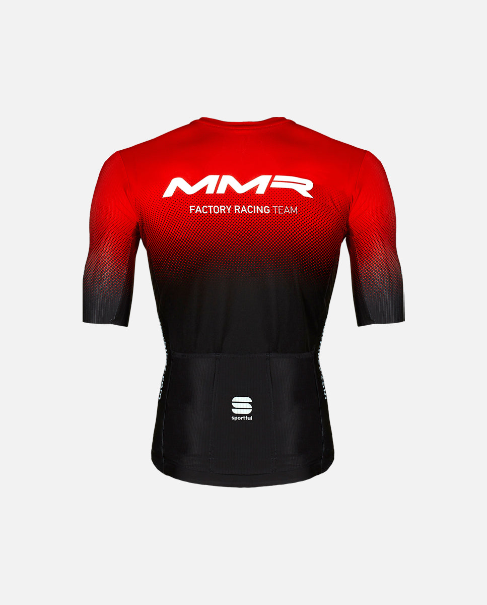 El maillot MMR Team Réplica de Sportful lleva el ADN de la competición. Con un diseño corte minimalista y un diseño agresivo podrás pedalear con la misma sensación que en la Copa del Mundo. 